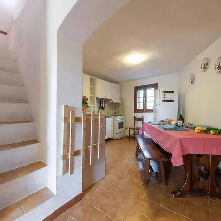 Holiday home Appealing Near The Sea Porto Istana